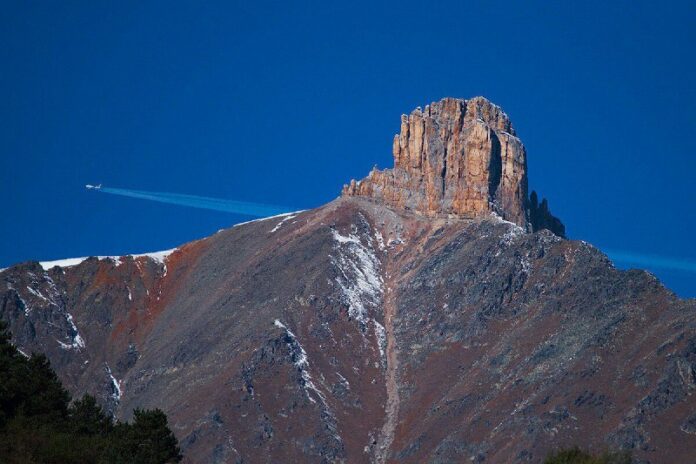 Mount Vaza-Khokh: A Majestic Peak for Mountaineering & Culture