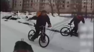 Ukrainian civilians calmly greet a Russian drone, while it looks for its milita…