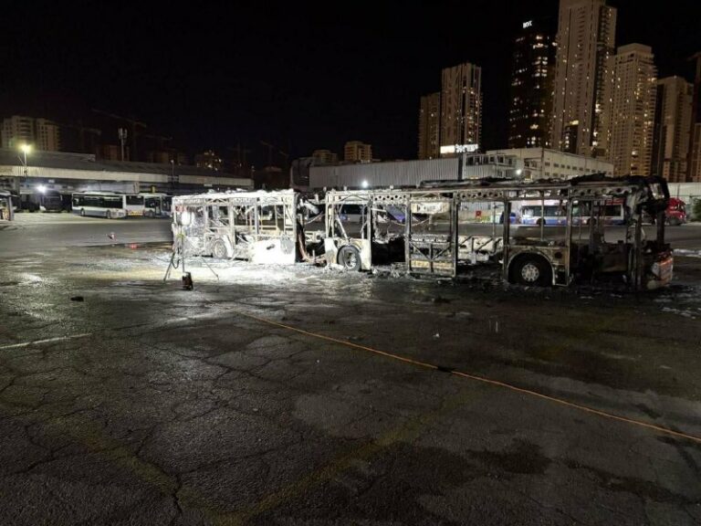 BREAKING: Explosions in Bat Yam, Israel Two buses exploded in Bat Yam, just sou…