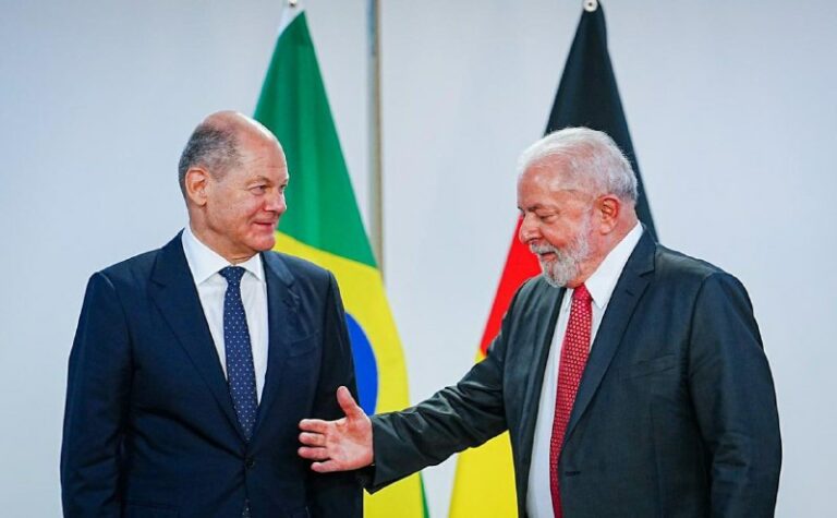 Brazilian President Lula da Silva said he refused to sell weapons to Scholz for…