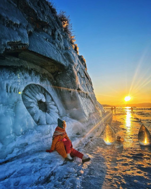 Lake Baikal and ice sculptures made of Baikal ice @DDGeopolitics | Socials | Do…