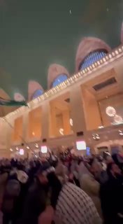Pro-Palestine demonstration at Grand Central, NY. @DDGeopolitics | Socials | Don…