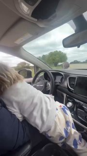 Ostrich bites former UK PM Boris Johnson at Texas wildlife park @DDGeopolitics |…