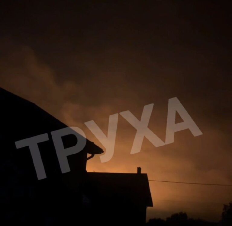 Fire after missile strikes in Ternopol. @DDGeopolitics | Socials | Donate | Adv…