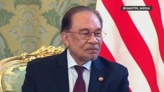 While Trump is talking about meeting with Putin, Putin is holding talks with Ma…