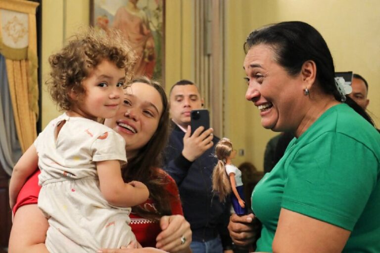 Toddler Separated From Parents in Deportation Case Is Reunited With Mother in V…