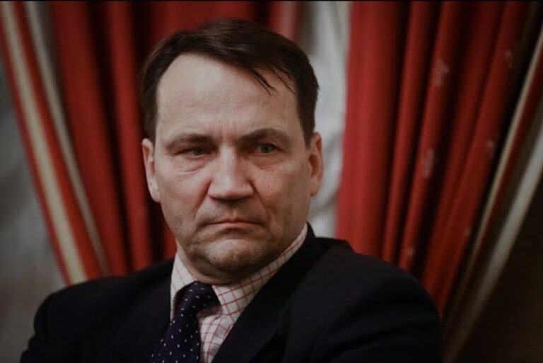 Polish Foreign Minister Radosław Sikorski has initiated a move to impose travel…