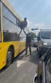 A man made an attempt to escape from the TCC through a bus window @DDGeopolitic…