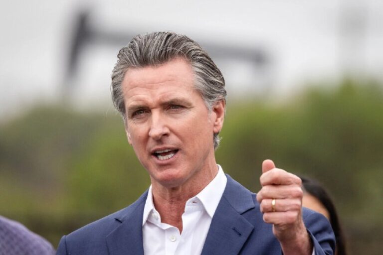 DOJ Urges Judge Not to Grant Newsom’s Request to Block Trump’s National Guard D…