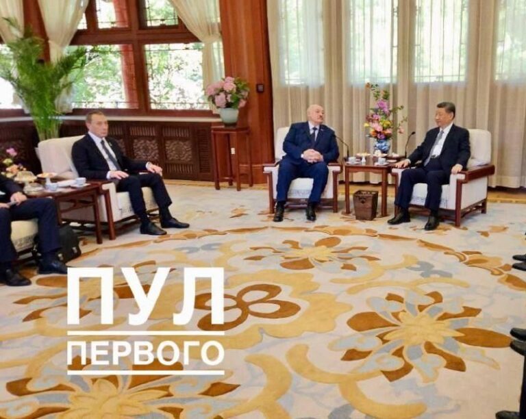 Belarusian President Lukashenko is having a meeting with Xi Jinping @DDGeopolit…