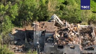The Russian flag raised in the liberated settlement of Zarya in the DPR. @DDGeop…