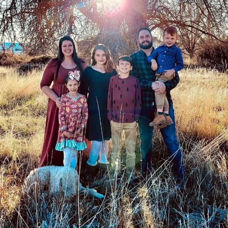 Military Dad Runs Into Burning RV to Save Kids Before It Explodes; Family Still…