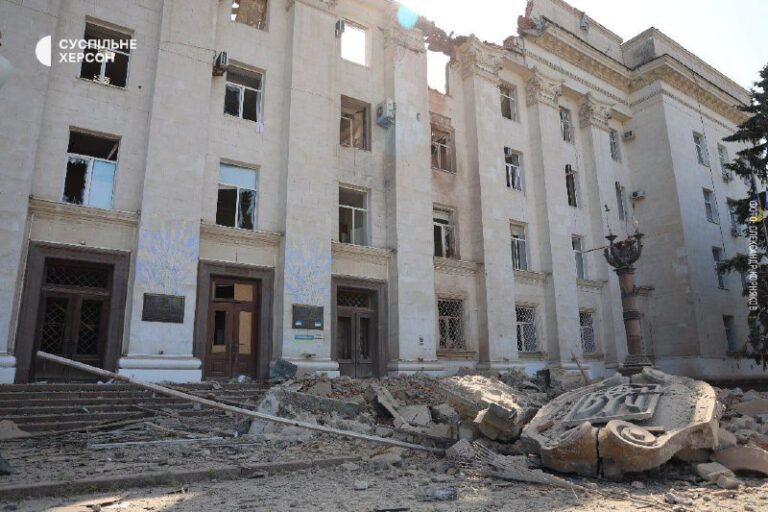 For some reason, Ukrainians are only sharing front-facing images of the Militar…