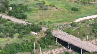 Russian forces used an FPV drone strike to detonate a mined bridge near Seversk…
