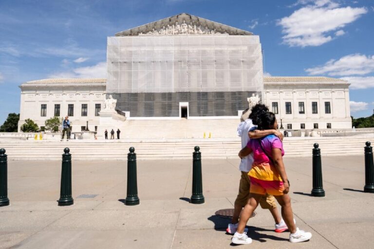 Supreme Court Temporarily Allows Deportations to Third CountriesRead more https…