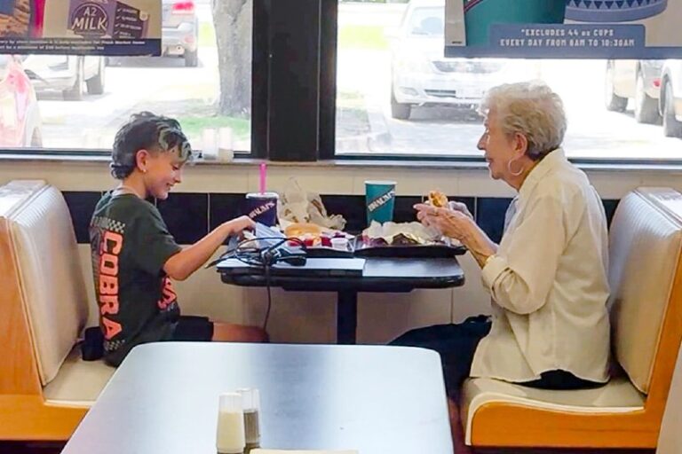 7-Year-Old Notices Elderly Woman Eating Lunch Alone and Decides to Eat With Her…