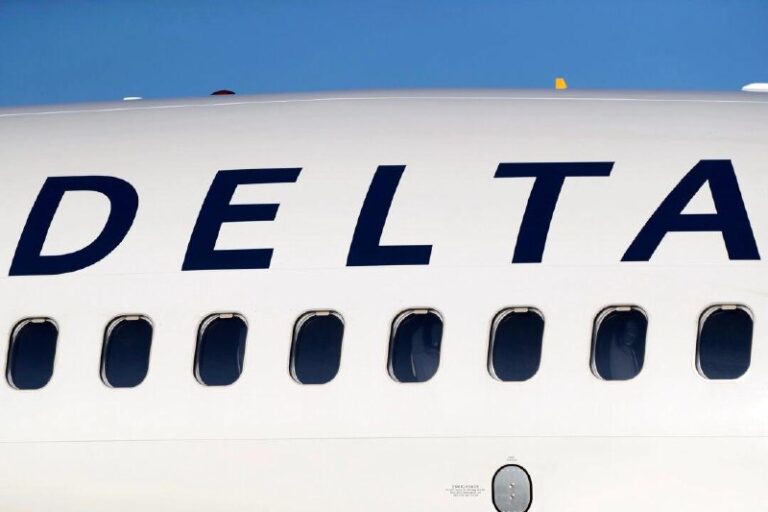 Delta Plane Wing Clips Empty Aircraft During Pushback From Gate in AtlantaRead …