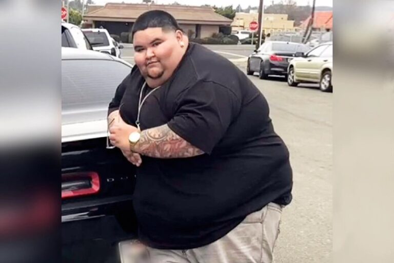 ‘Super Overweight’ Man Who Needed Almost 3 Airline Seats Sheds Over 300lb—He’s N…