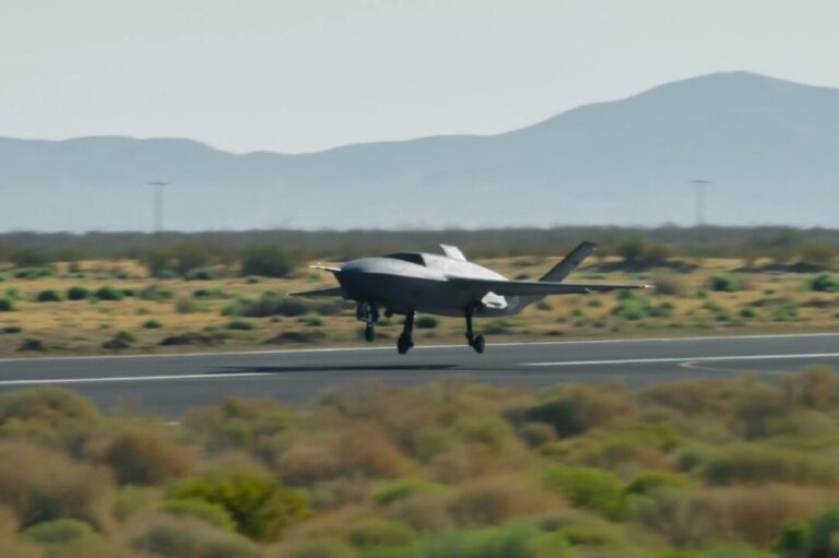 Air Force Announces 1st Test Flight of Drone Fighter JetRead More https://theep…