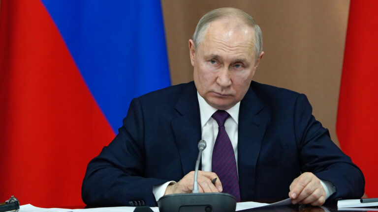 Putin expects Ukraine’s military to collapse sooner than the country’s economy