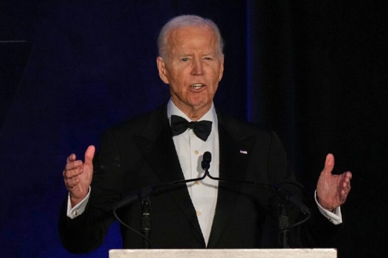 Biden Commends Trump’s Gaza DealRead more https://theepochtim.es/7518mn…
