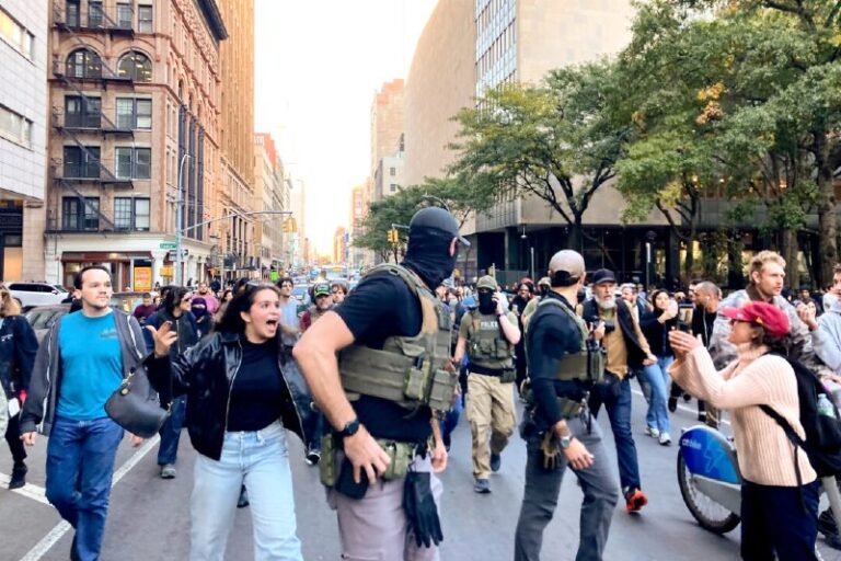 Protesters Confront ICE Agents During New York Chinatown OperationRead more htt…