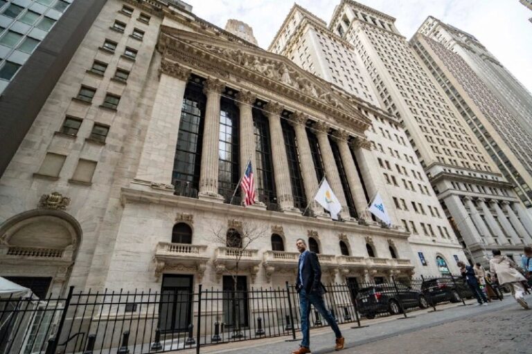 Stocks Boom, Gold Shines—Why the Market Keeps Hitting Record HighsRead morehttp…