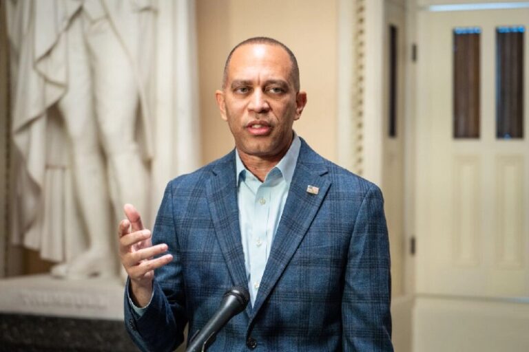 Pardoned Jan. 6 Rioter Charged With Threatening Top Democrat in CongressRead mo…