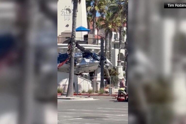 5 Hospitalized After Helicopter Crash in CaliforniaRead more https://theepochti…